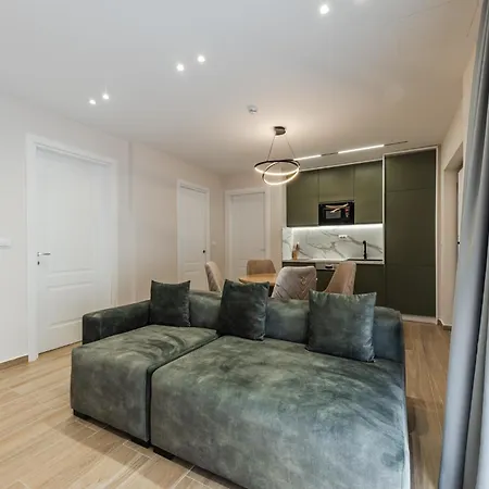 Sea La Vie Jacuzzi Apartment * גולם