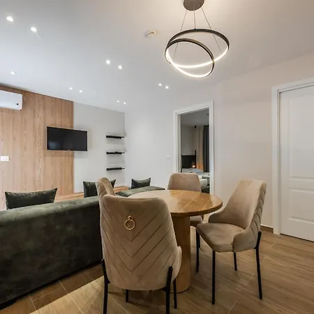 Sea La Vie Jacuzzi Apartment *