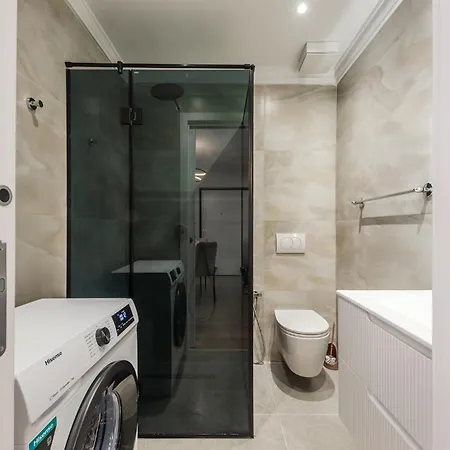 Sea La Vie Jacuzzi Apartment גולם
