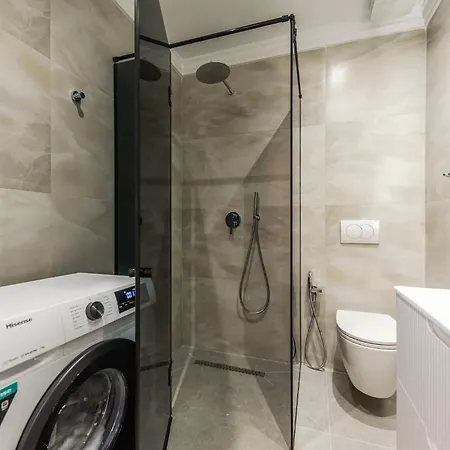 Sea La Vie Jacuzzi Apartment גולם
