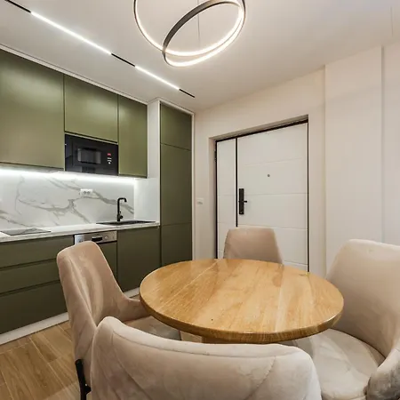 Sea La Vie Jacuzzi Apartment *